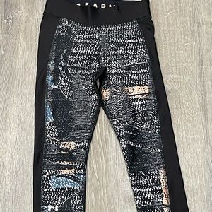Under Armour Capri Athletic Leggings S pattern C9